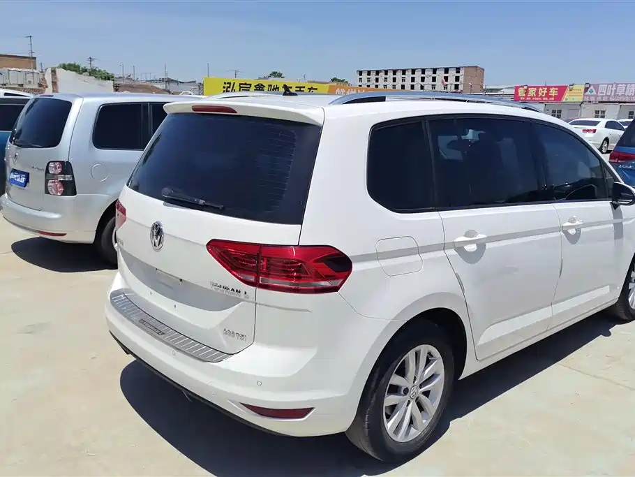 Volkswagen Touran 2018 Touran L 280TSI DSG Comfort 7-seater China V фото 3