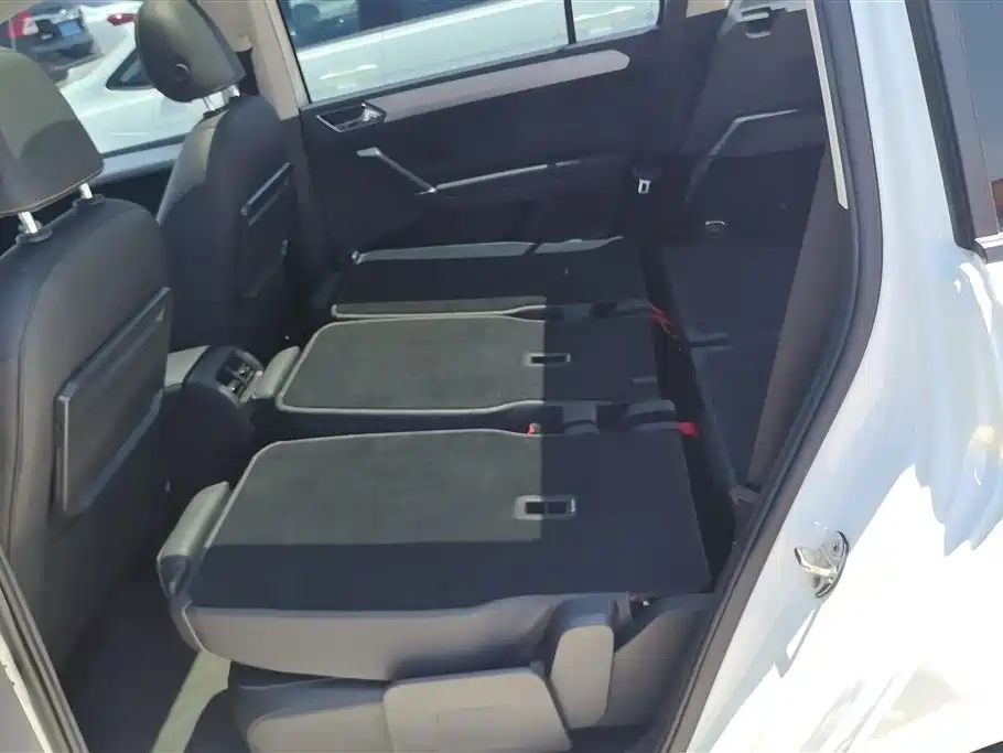 Volkswagen Touran 2018 Touran L 280TSI DSG Comfort 7-seater China V фото 11