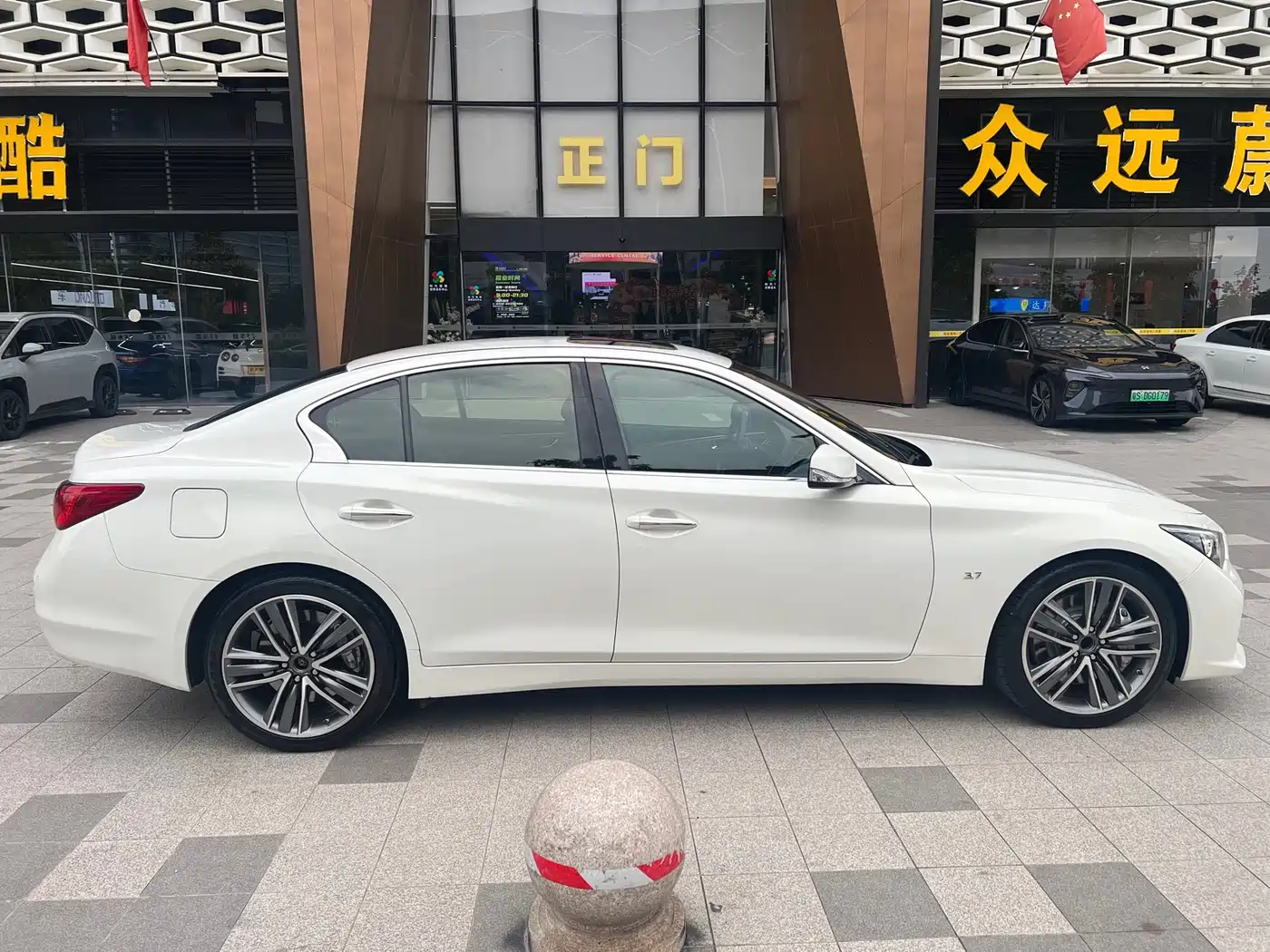 Infiniti Q50 2014 3.7L Luxury Sport фото 2