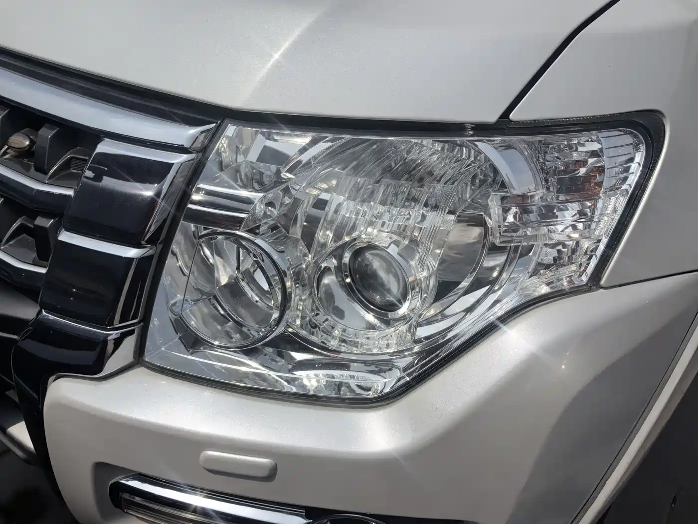 Mitsubishi Pajero (Import) 2018 3.0L Automatic Premium Edition фото 3
