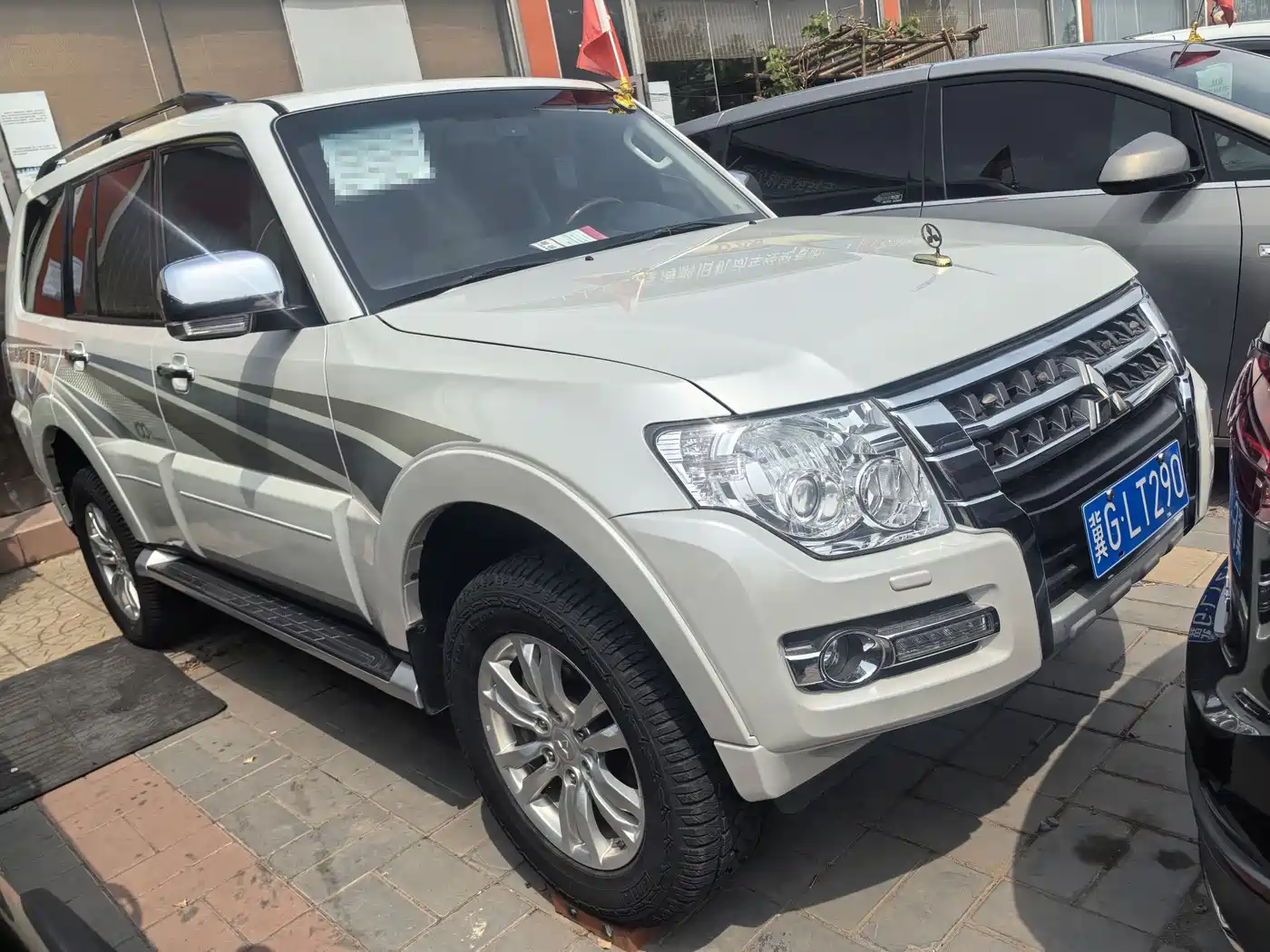 Mitsubishi Pajero (Import) 2018 3.0L Automatic Premium Edition фото 2