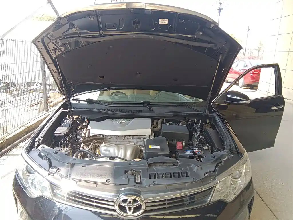 Toyota Camry 2015 2.0G Leading Edition фото 20