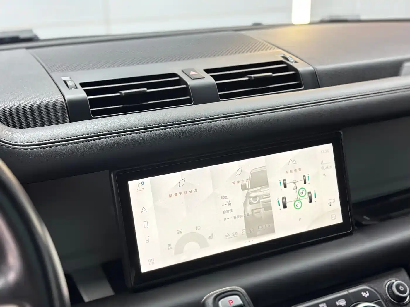 Land Rover Defender 2021 110 P400 X-DYNAMIC HSE фото 14