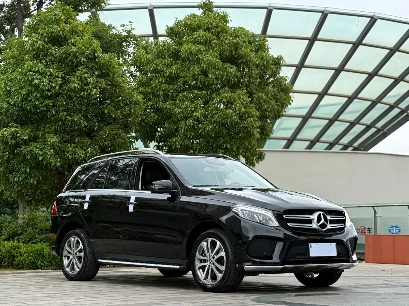Mercedes-Benz GLE 2017 GLE 320 4MATIC Luxury фото 3