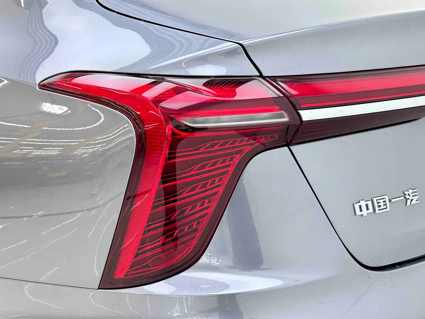 Hongqi H5 PHEV 2025 170 Super Hybrid Edition фото 9