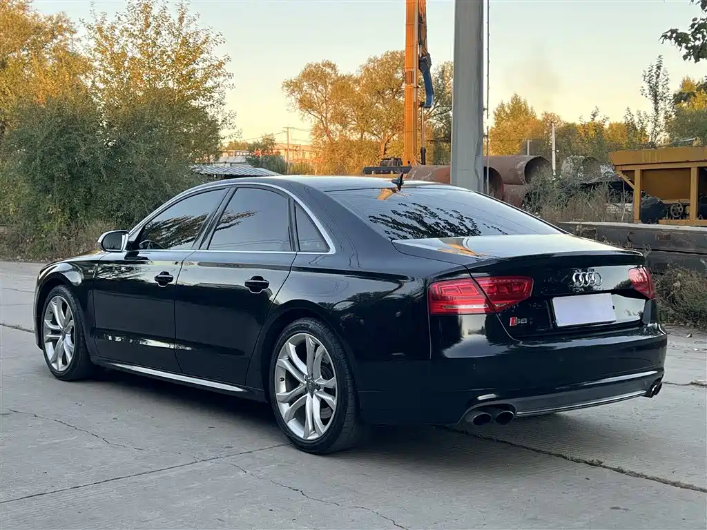Audi S8 2013 S8 4.0TFSI quattro фото 9
