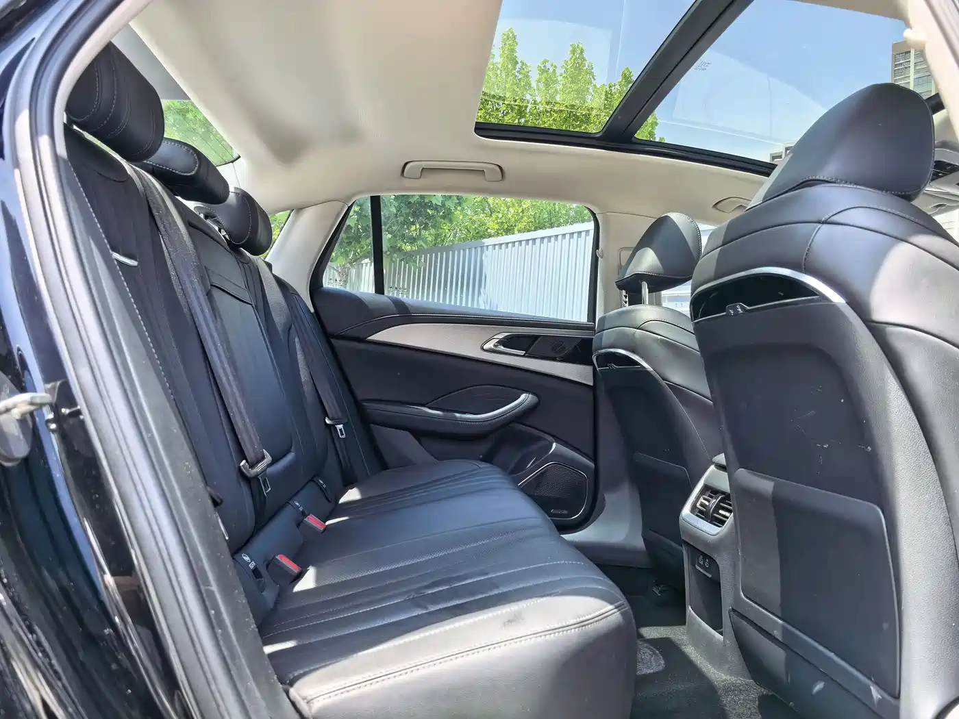 Hongqi H5 2024 1.5T DCT Smart Connect Flag Rhythm Edition фото 22