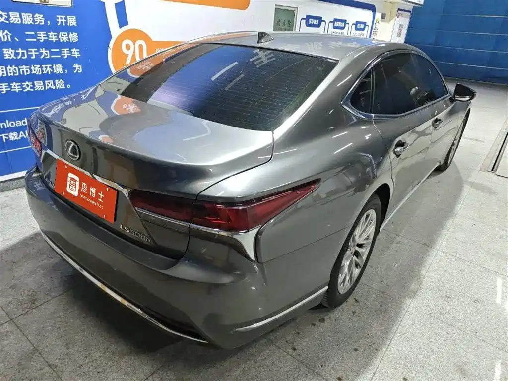 Lexus LS 2018 500h Luxury Edition China V фото 17