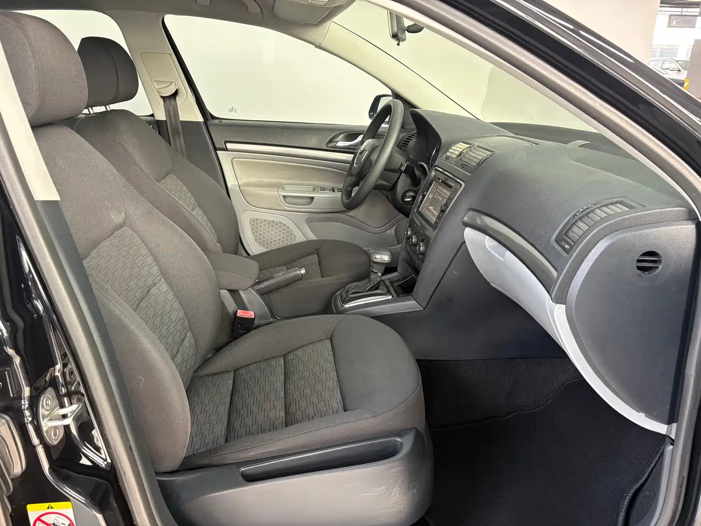 Škoda Octavia 2010 1.6L Auto Comfort фото 11