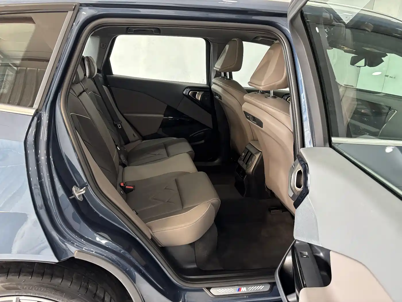 BMW X3 2025 xDrive30L Premium Model M Sport Black Package фото 26