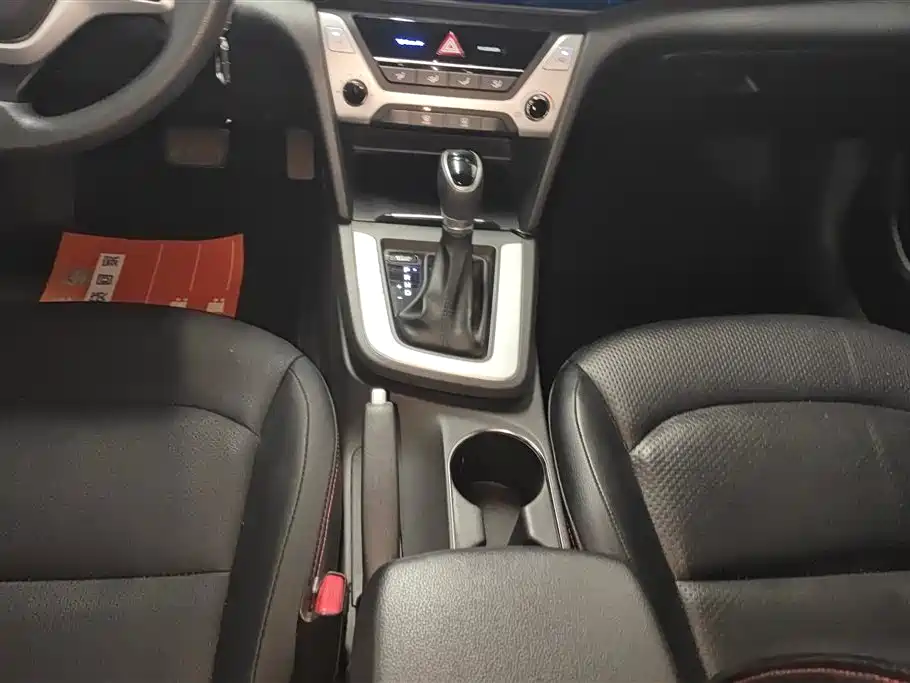 Hyundai Elantra 2016 Model 1.6L Automatic Smart Elite фото 16