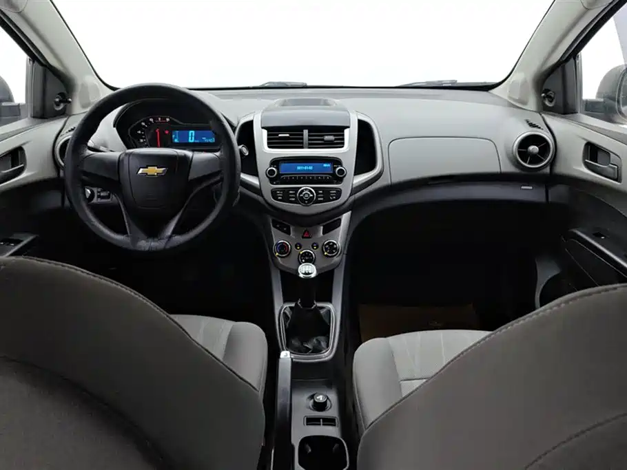 Chevrolet Aveo 2014 Sedan 1.4SL MT Luxury Edition фото 12