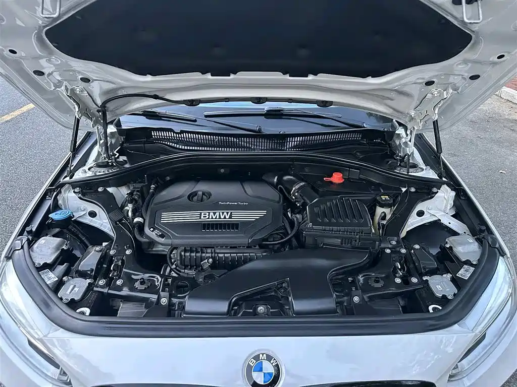 BMW 1 Series 2022 120i M Sport фото 13