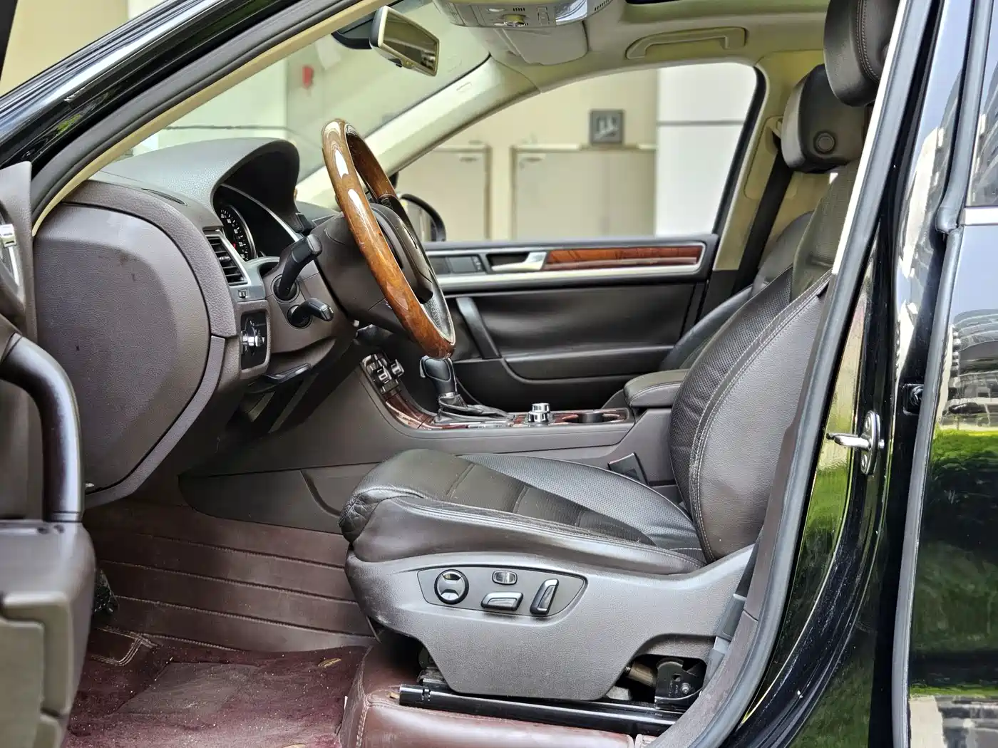 Volkswagen Touareg 2011 3.0TSI Comfort фото 6