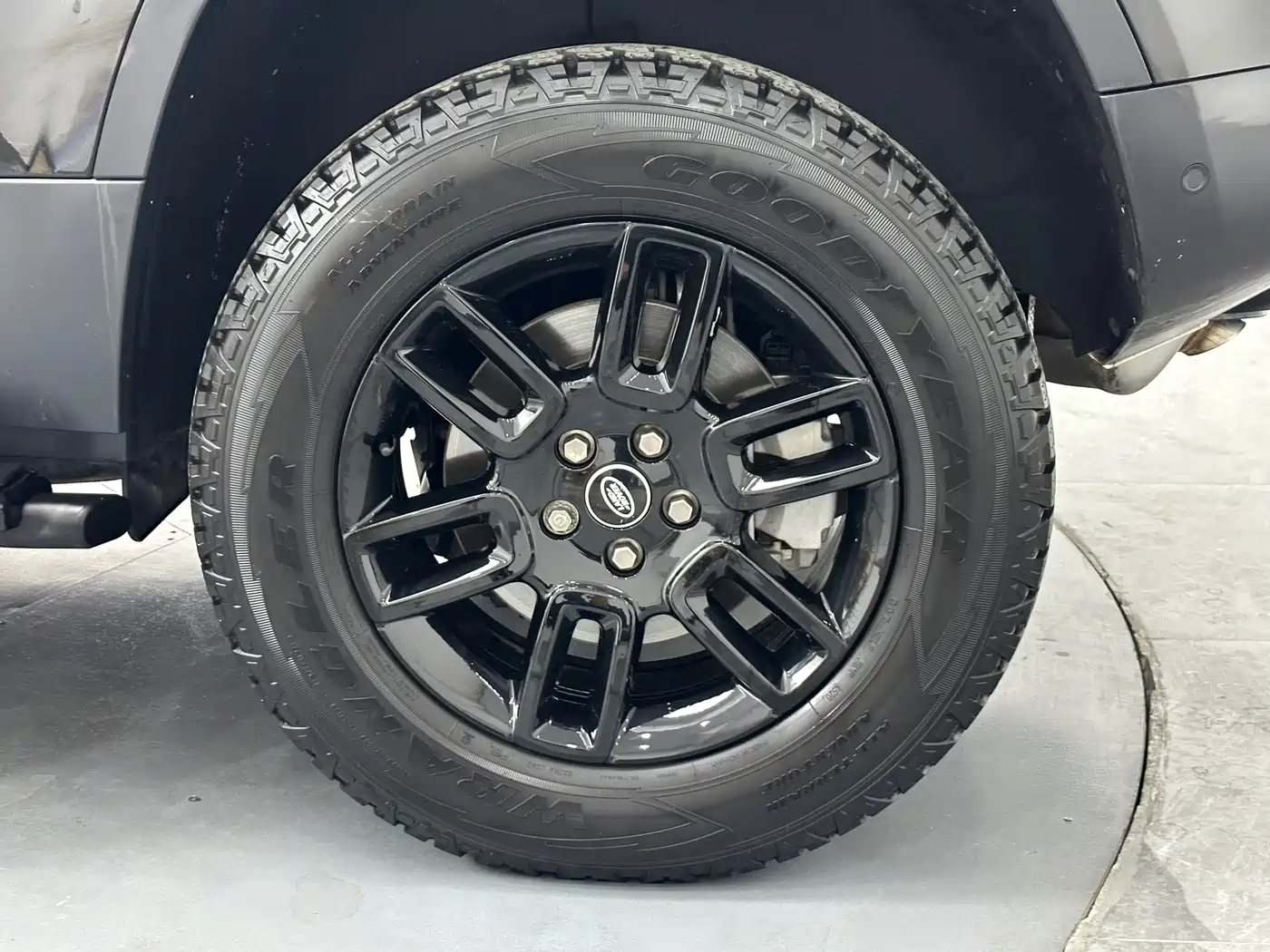 Land Rover Defender 2021 110 P400 SE фото 20