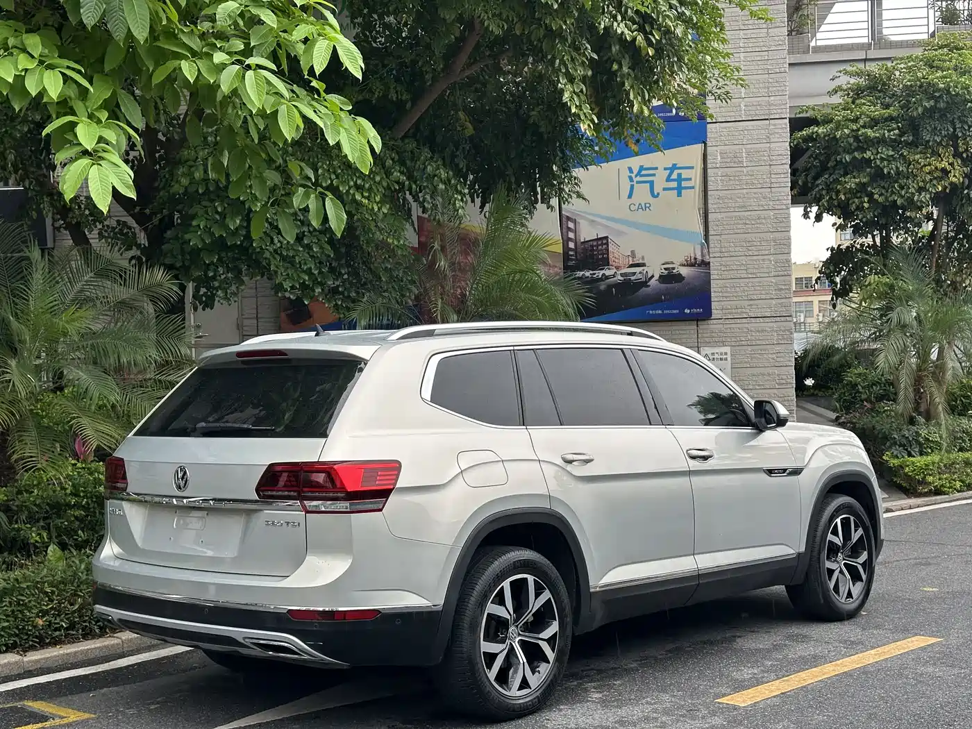 Volkswagen Teramont 2019 380TSI 4WD Luxury Edition China VI фото 8
