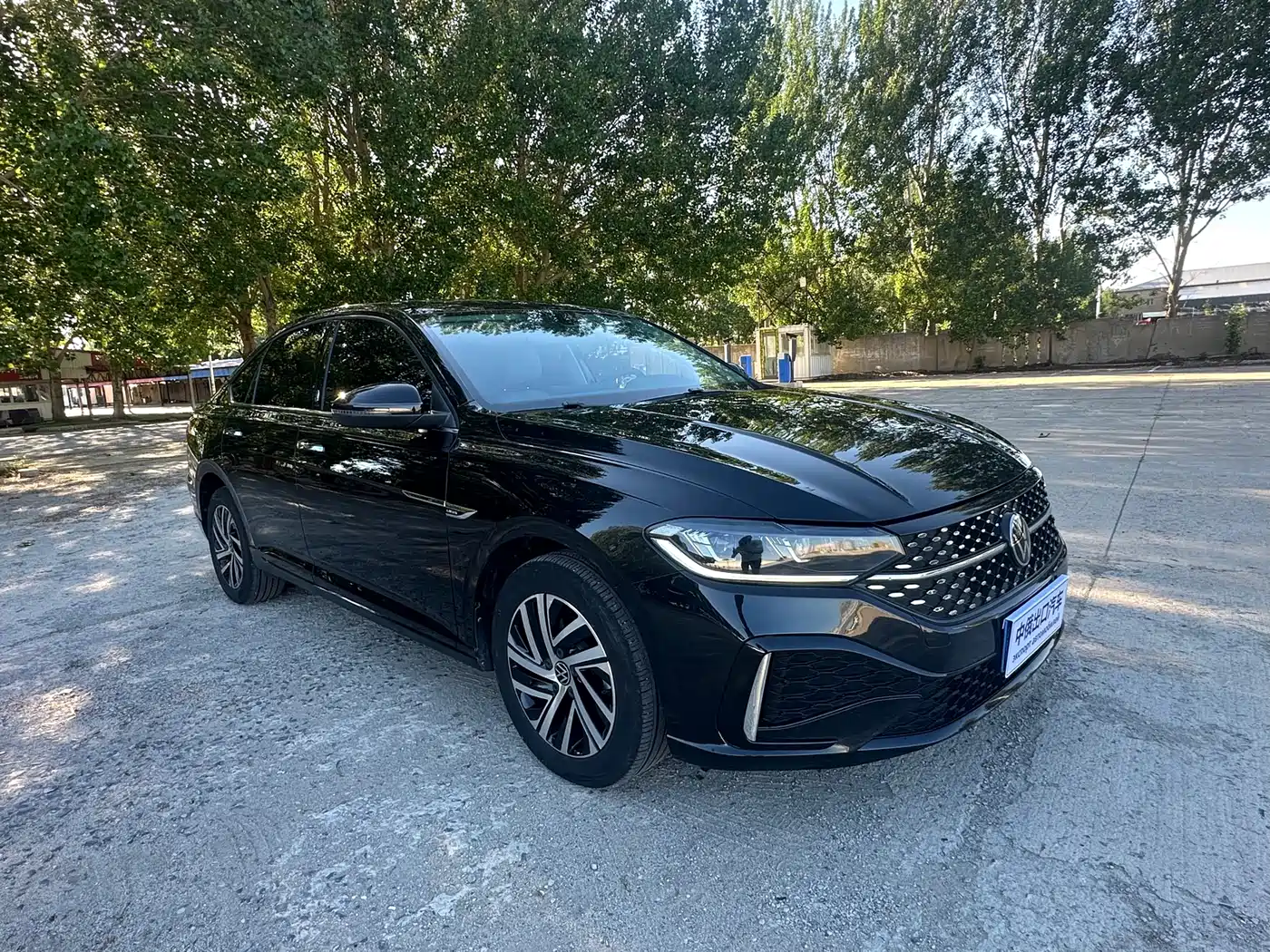 Volkswagen Lavida 2023 Facelift 1.5L Auto Starlight 5 Million Edition фото 3