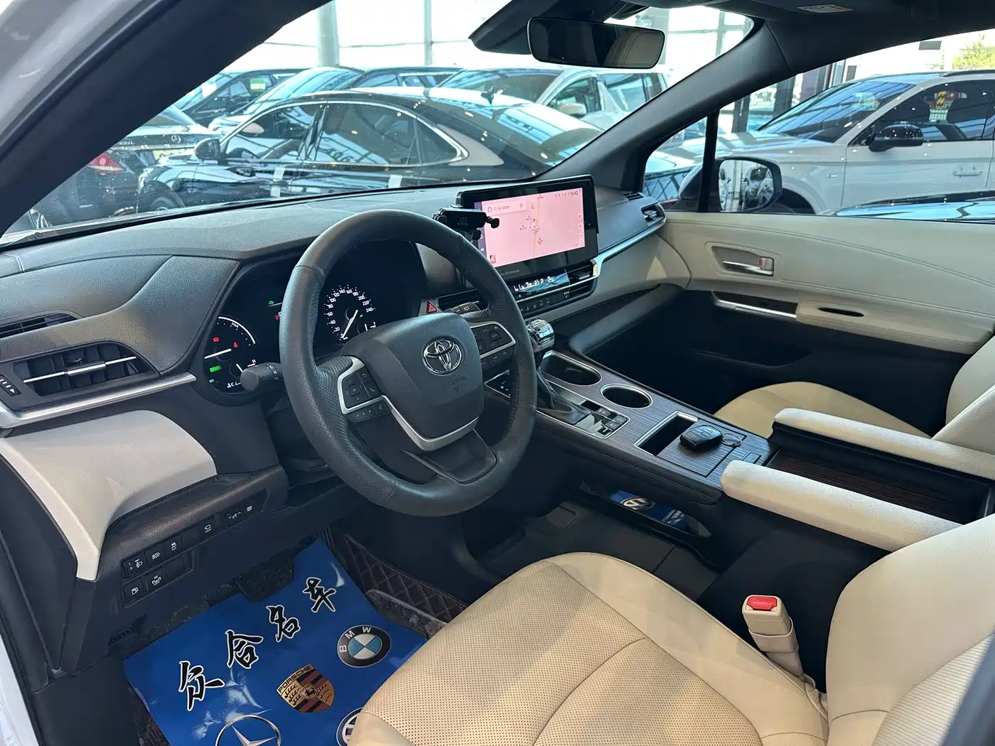 Toyota Granvia 2023 2.5L Hybrid Prestige PLUS Edition фото 13