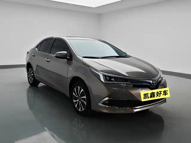 Toyota Corolla Twin Engine E+ 2020 1.8L E-CVT Comfort Edition фото 3