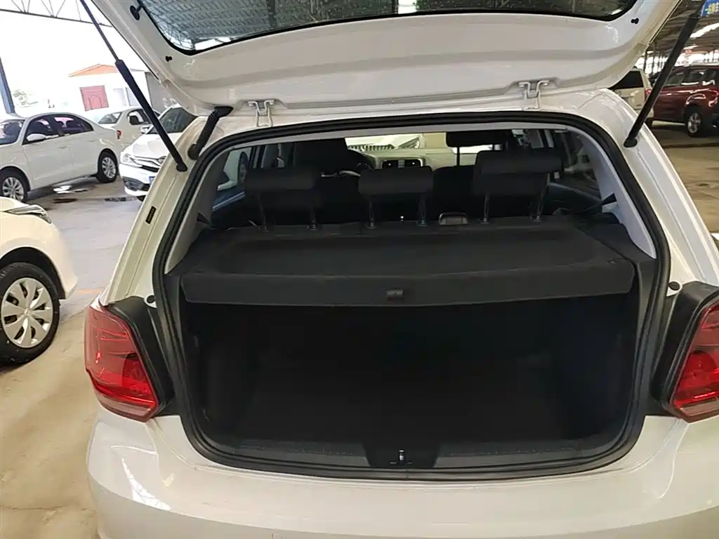 Volkswagen Polo 2016 1.6L Automatic Comfort фото 19