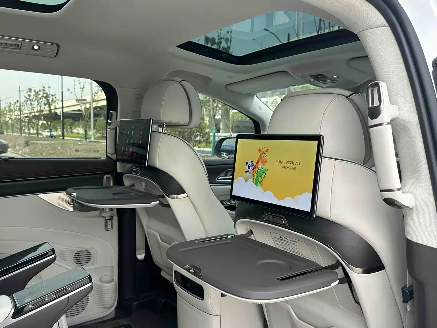 Denza D9 2024 DM-i 980 AWD Prestige фото 17