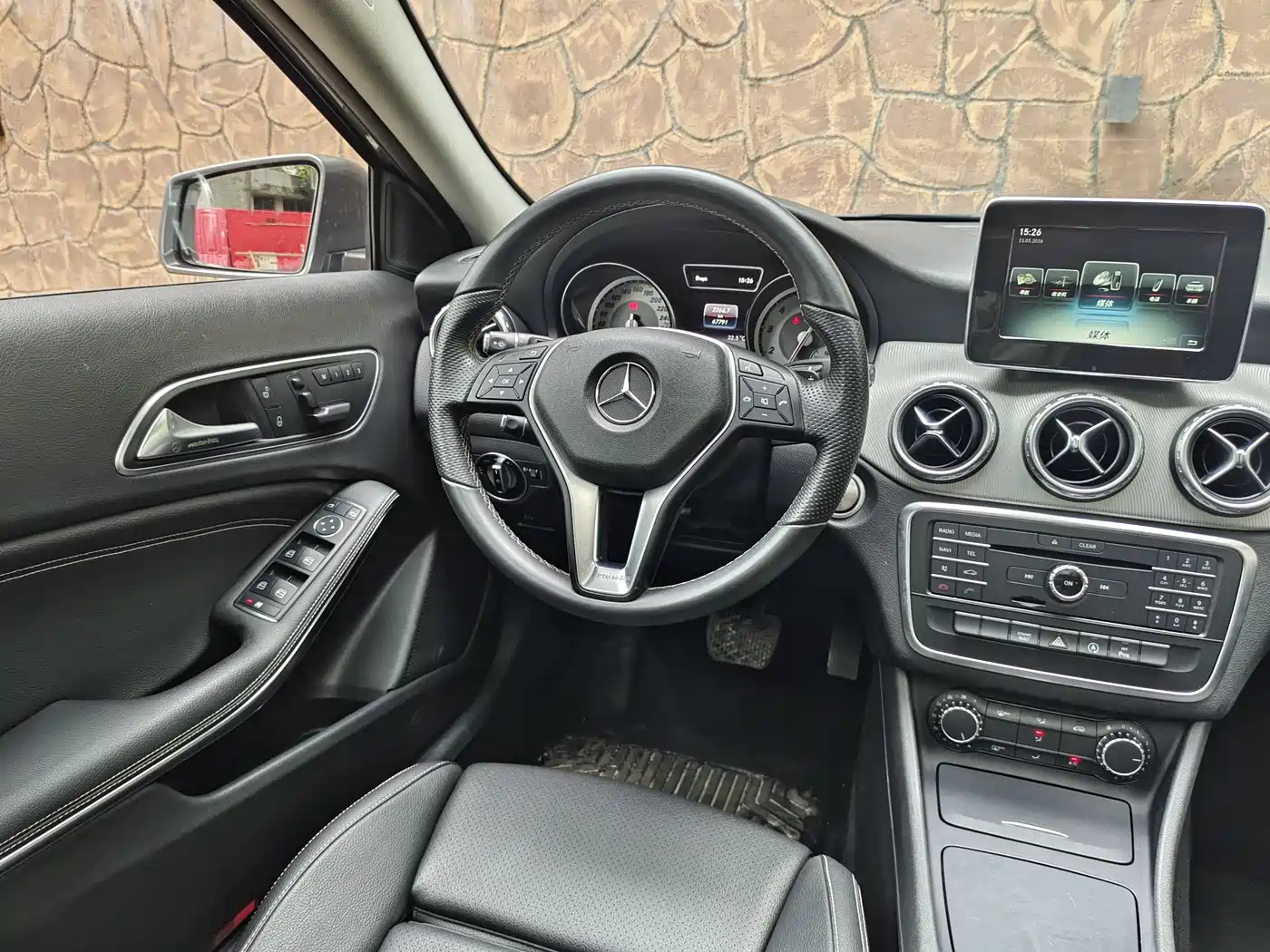Mercedes-Benz GLA 2016 GLA 200 Dynamic фото 13