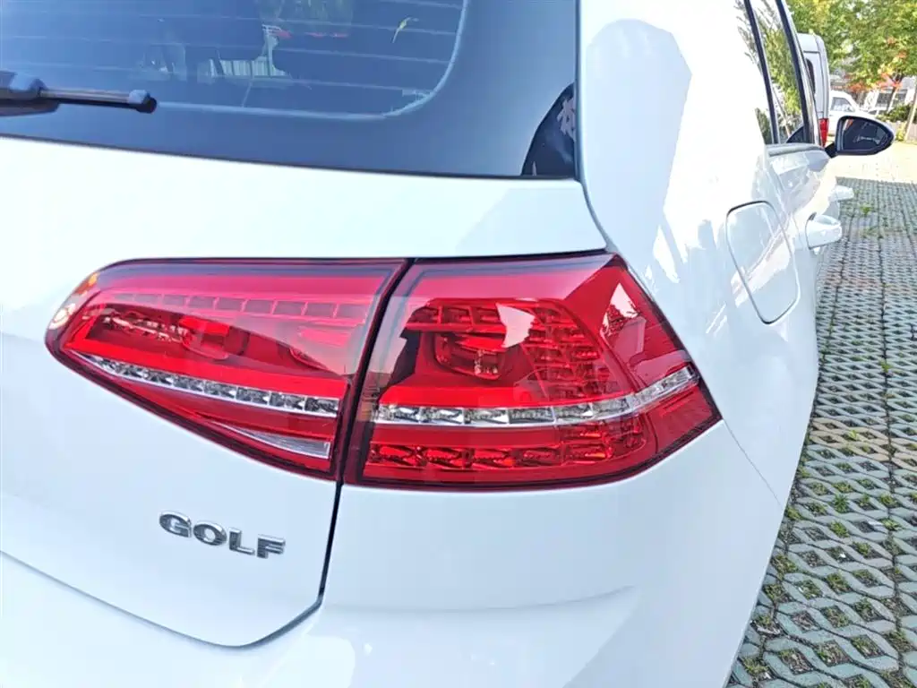 Volkswagen Golf 2016 1.6L Automatic Fashion фото 8