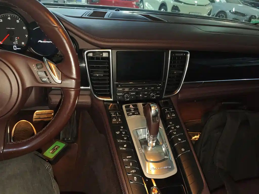 Porsche Panamera 2014 Panamera 4 3.0T фото 9