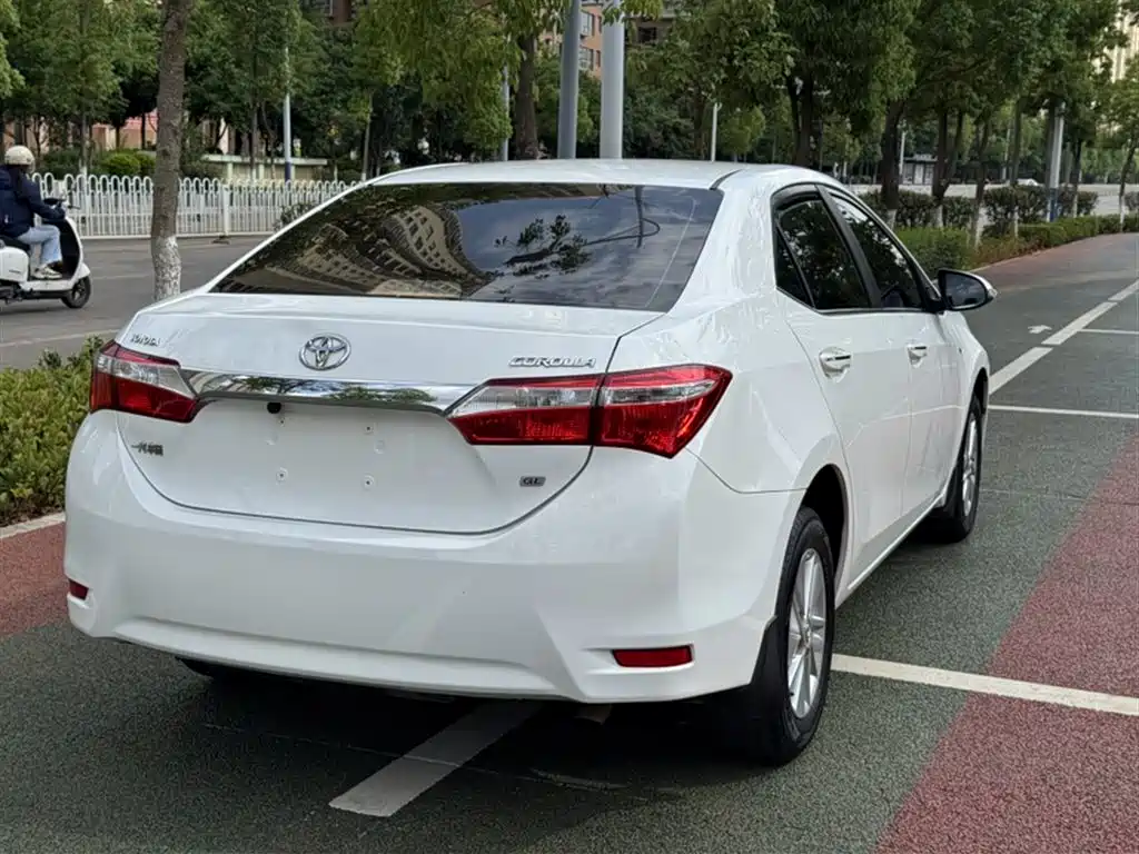 Toyota Corolla 2014 1.6L CVT GL фото 4