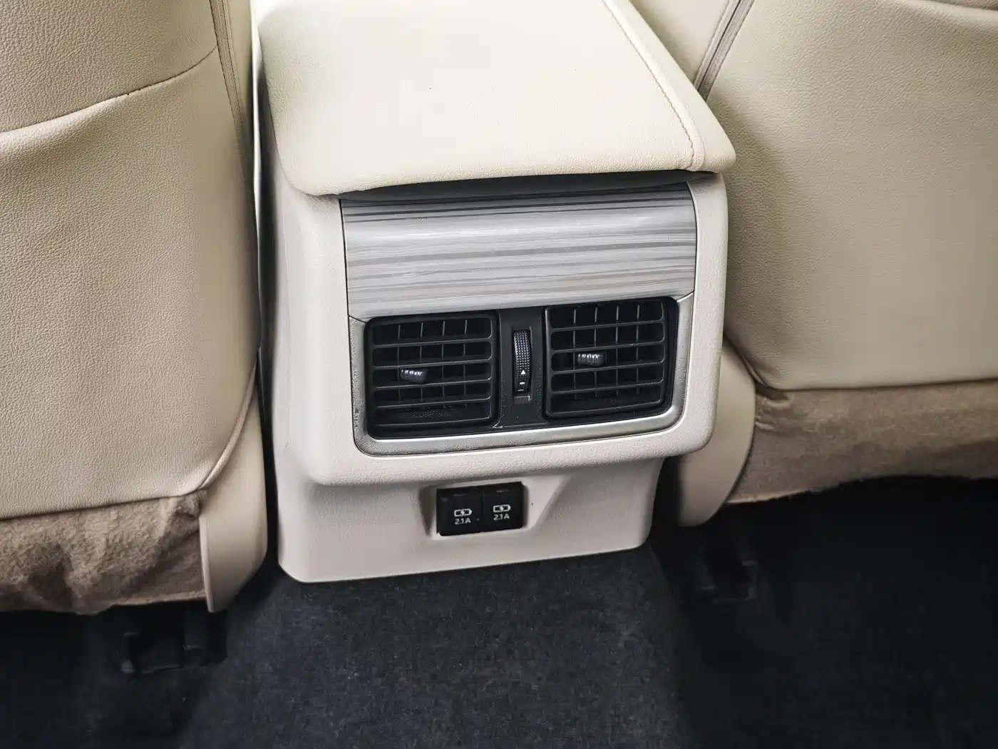 Toyota Camry 2019 Hybrid 2.5HG Luxury Edition China V фото 24