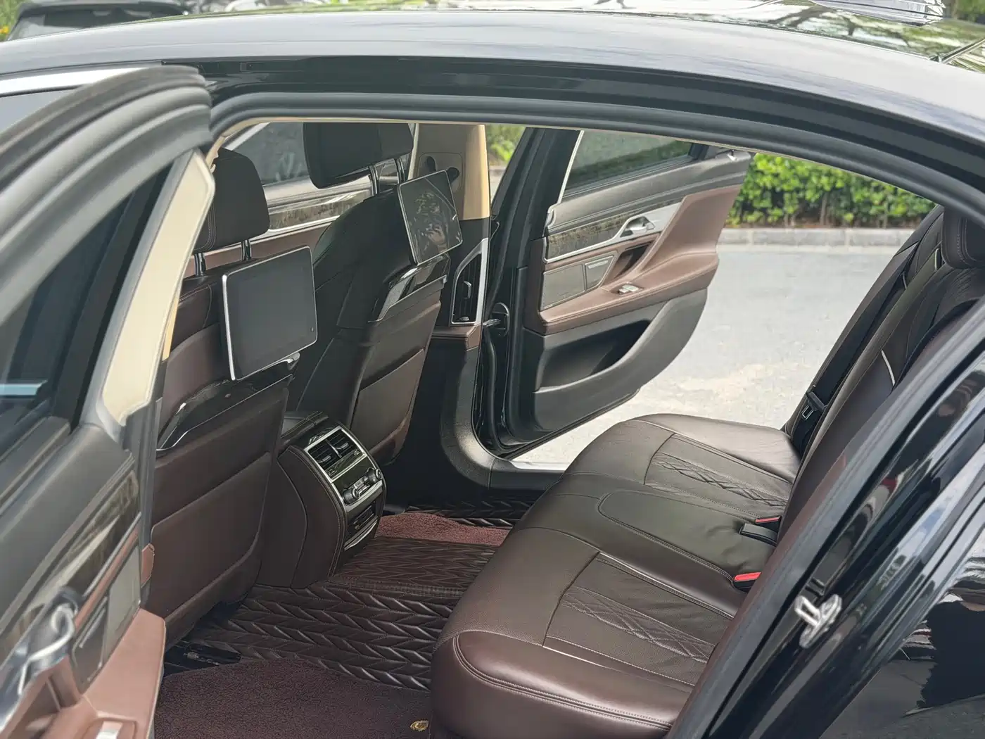 BMW 7 Series 2016 740Li Leading Edition фото 11