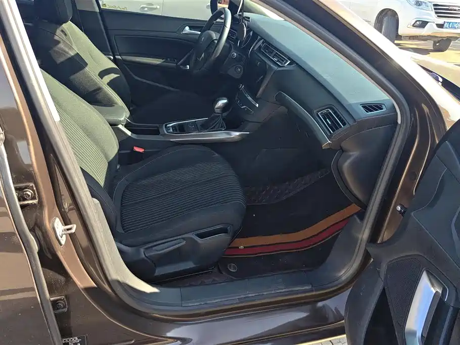 Peugeot 408 2015 Model 1.2T Automatic Luxury Edition фото 8
