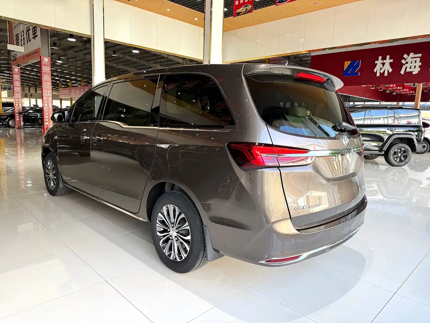 Buick GL8 2023 Land Business Class 652T Luxury фото 5