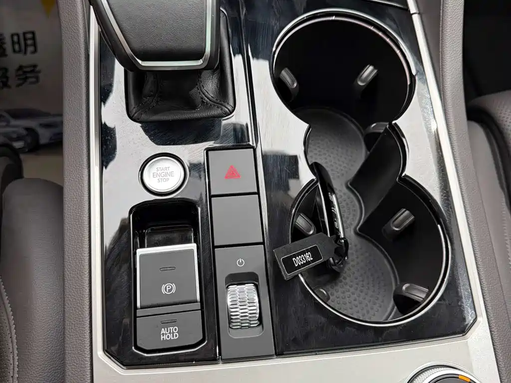 Фото 20 - Volkswagen Touareg