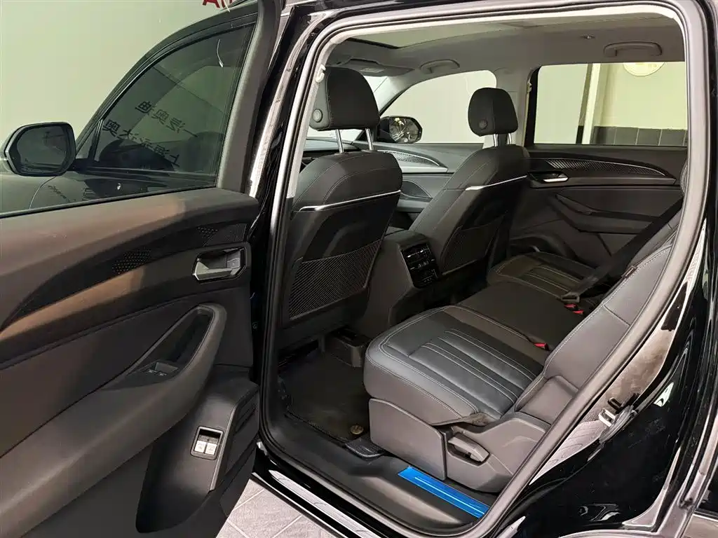 Audi Q6 2026 Model 40 TFSI quattro Guanyun Type Yulin Package 7-Seater фото 8