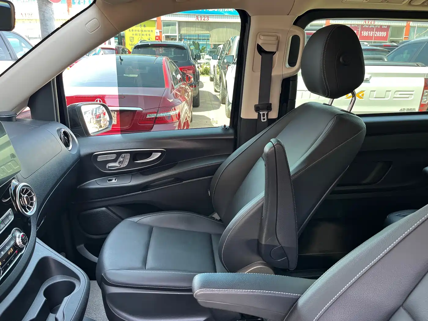 Mercedes-Benz Vito 2024 2.0T Business 7-Seater фото 10
