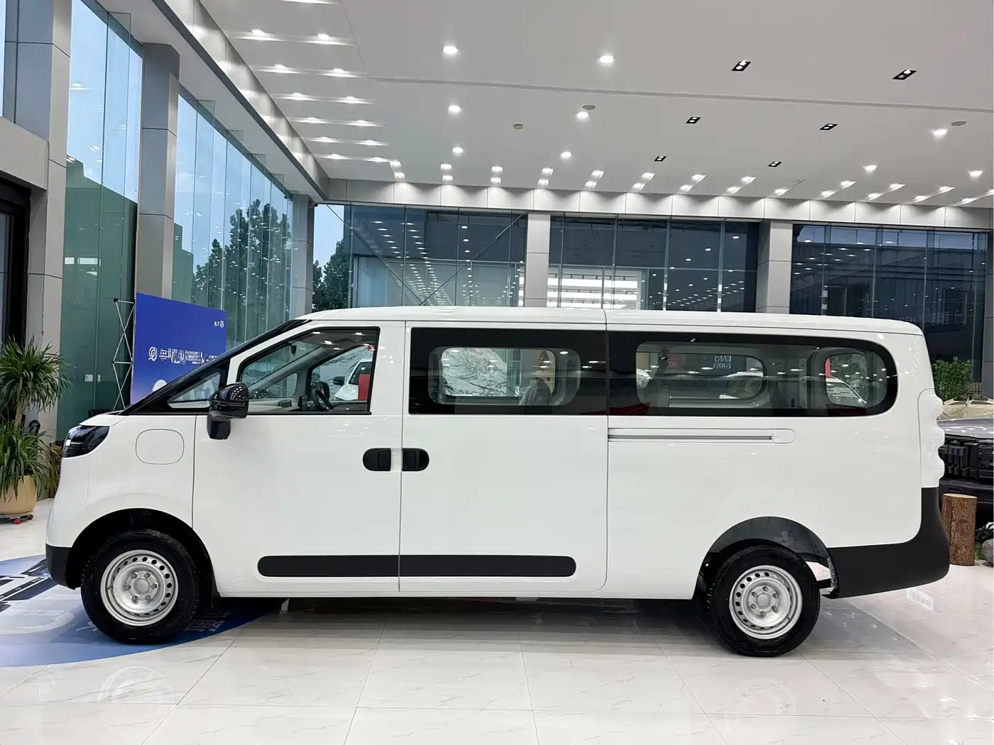 SAIC Maxus Dana V1L фото 4