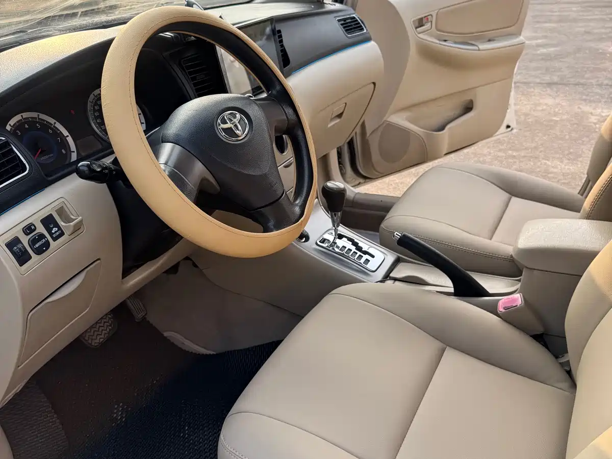 Toyota Corolla 2013 1.6L Automatic Luxury фото 7