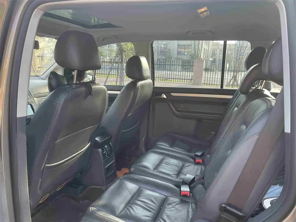 Volkswagen Touran 2015 1.4T DSG Comfort Edition 5-seater фото 5