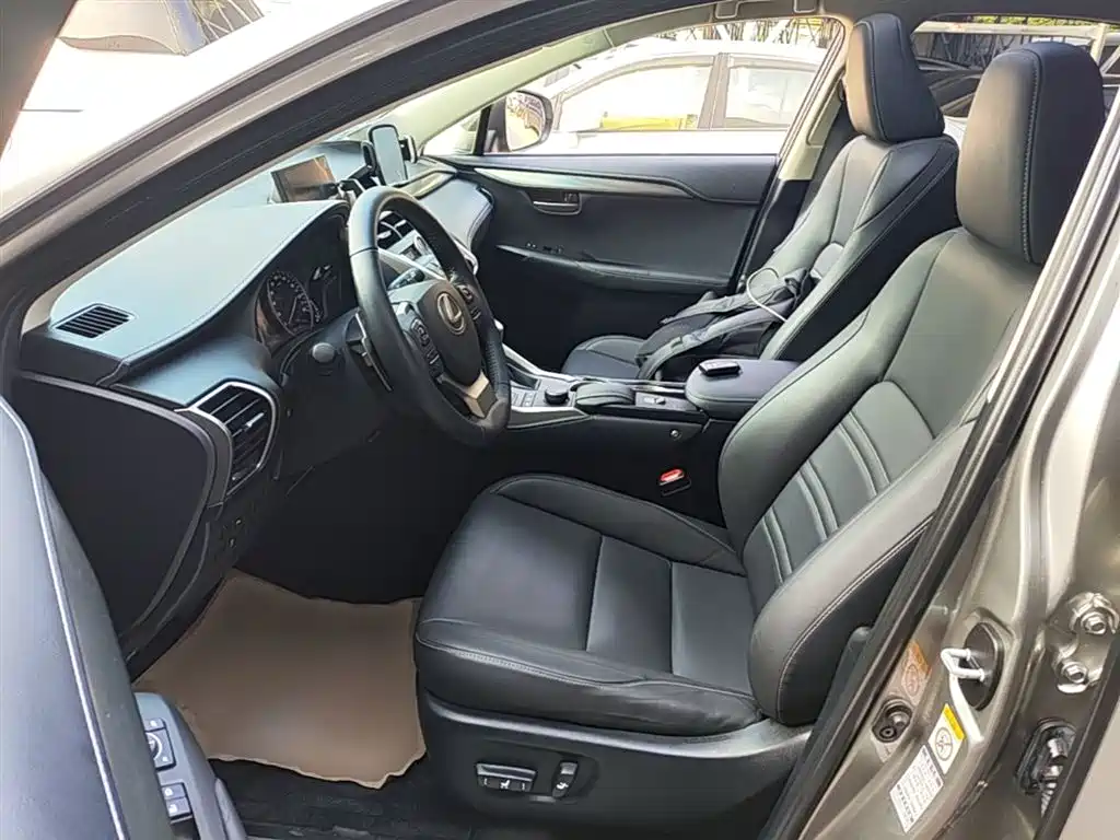 Lexus NX 2015 200t AWD F Sport фото 15