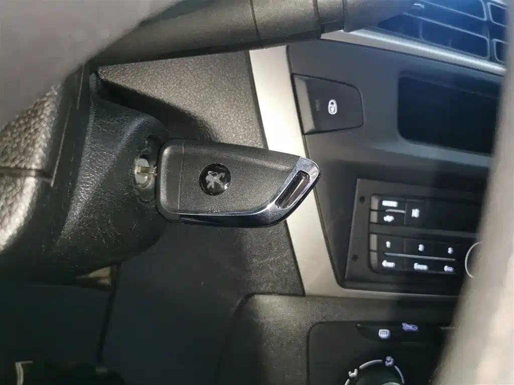 Peugeot 301 2018 1.6L Manual Comfort Edition фото 17