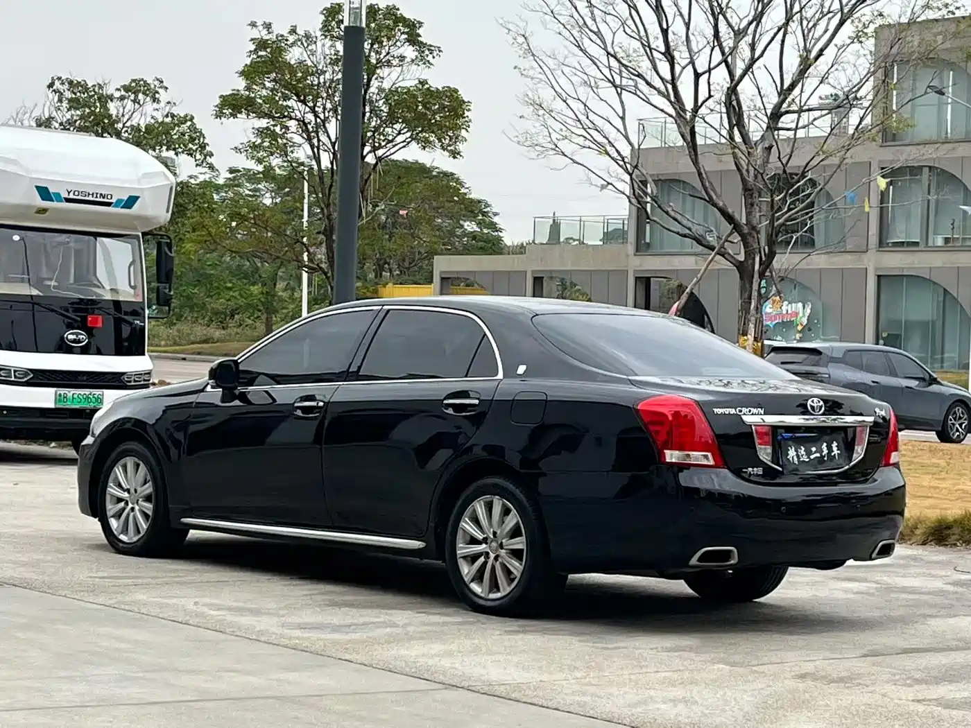 Toyota Crown 2011 2.5L Royal Leather Sunroof Special Edition фото 6