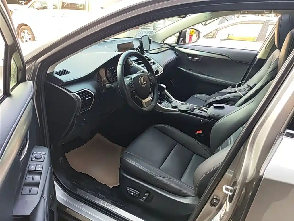 Lexus NX 2015 200t AWD F Sport фото 16