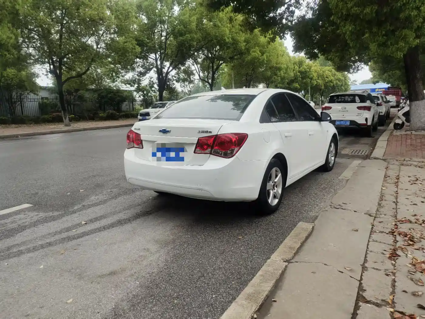 Chevrolet Cruze 2013 Model 1.8L SE AT фото 8
