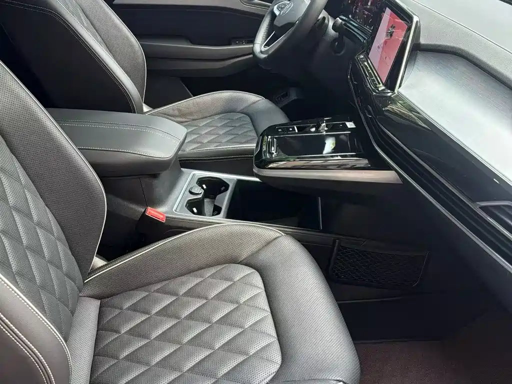 Volkswagen Talagon 2023 Facelift 530TSI 4WD Flagship Victory Pro Edition 6-Seater фото 7