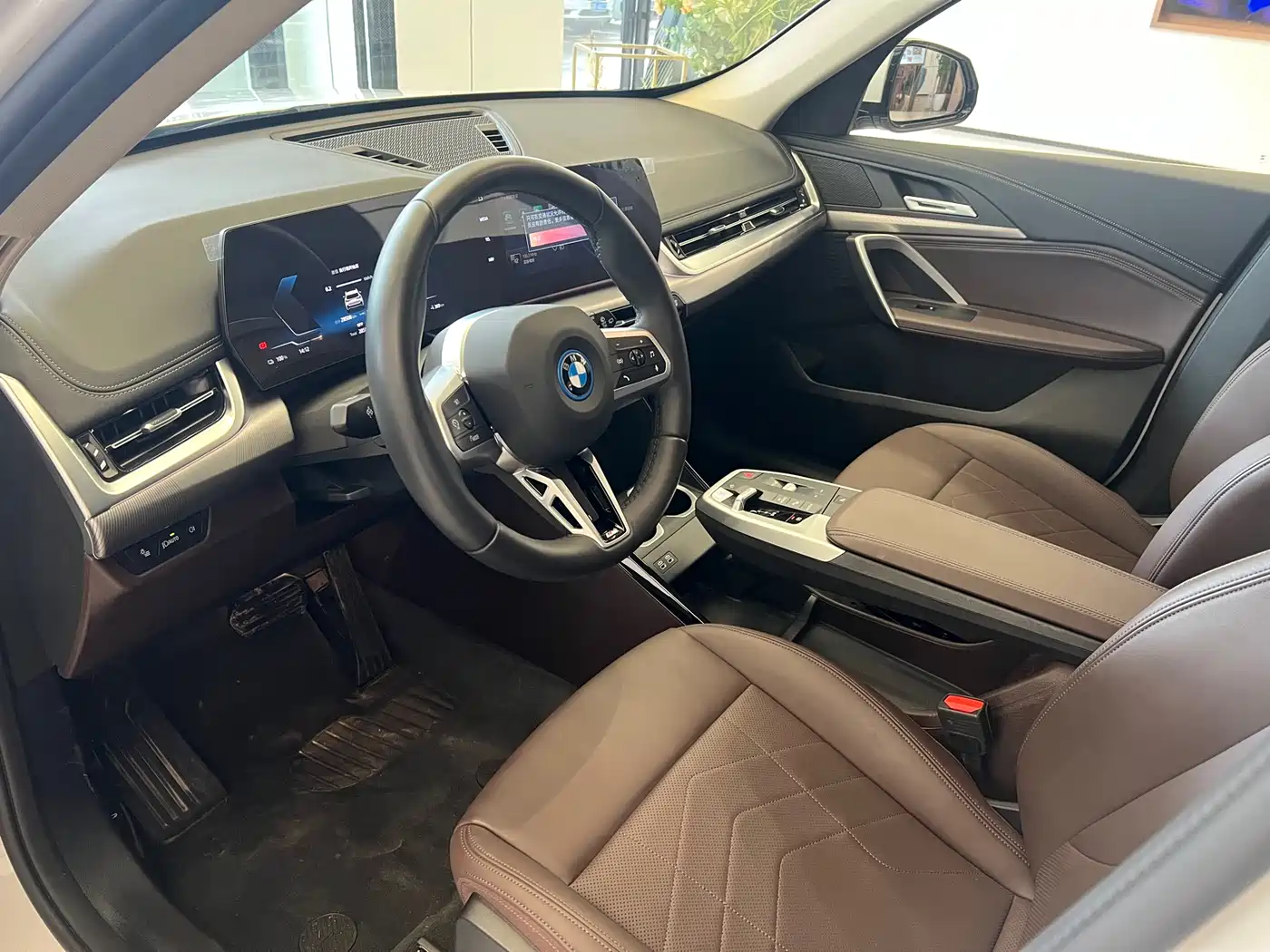BMW iX1 2025 eDrive25L M Sport Package фото 8