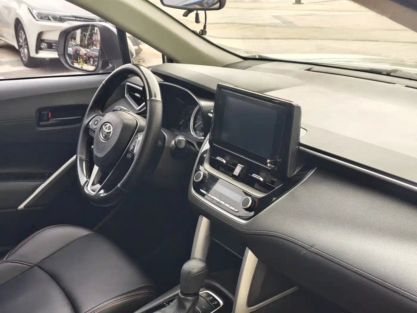 Toyota Frontlander 2022 2.0L CVT Leading Edition фото 17