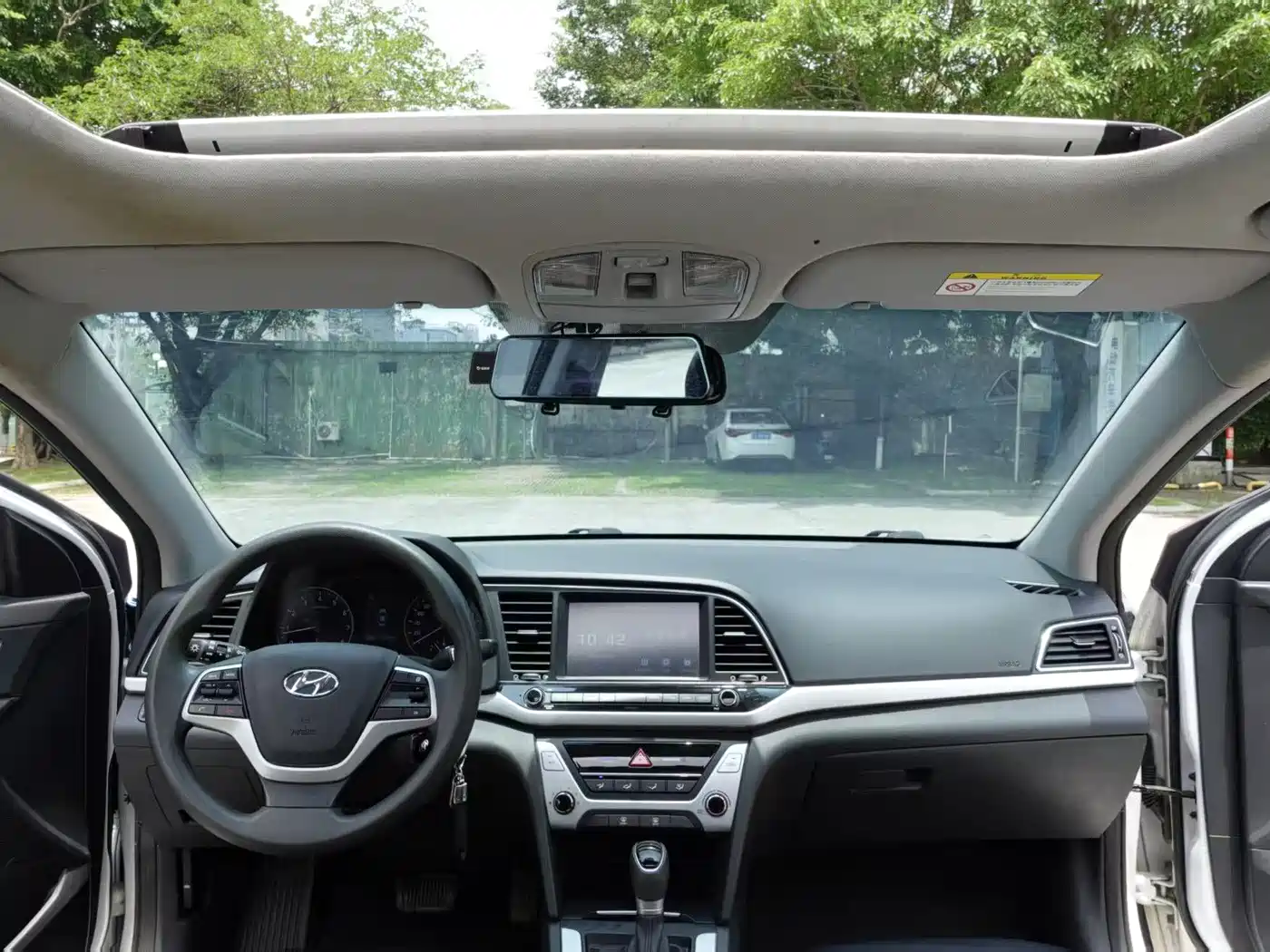 Hyundai Elantra 2016 Model 1.6L Automatic Smart Elite фото 8