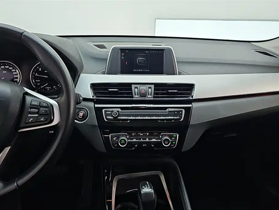 BMW X1 2019 sDrive20Li Leading Model фото 13