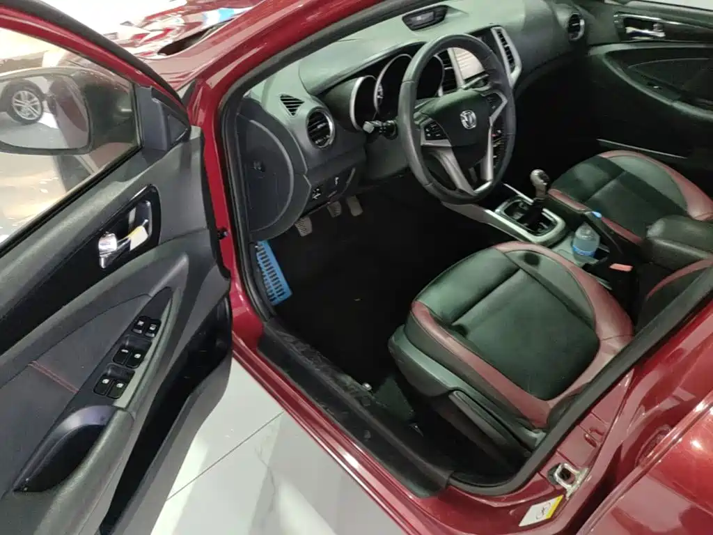 Changan Eado XT 2016 2016 1.6L Manual Stylish Cool Edition
